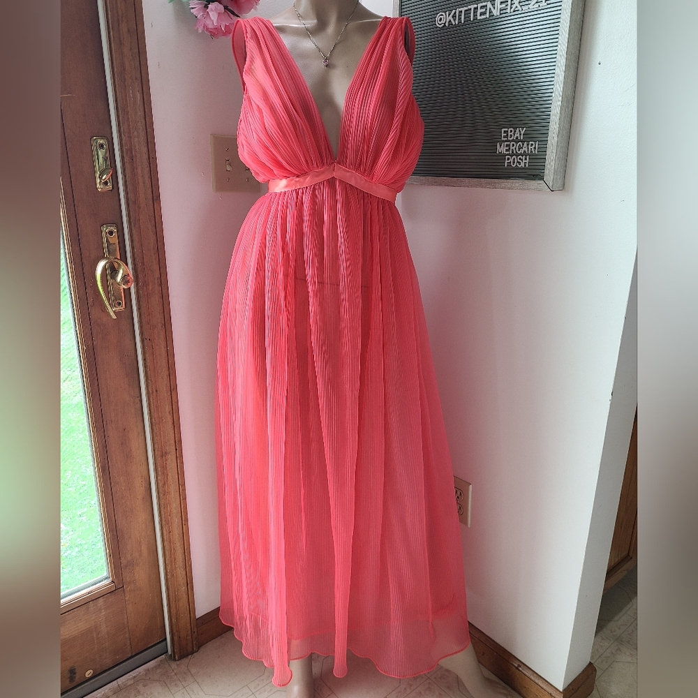 VTG 80's Warners Sheer Nylon Maxi Gown Size 34 - Picture 2 of 8